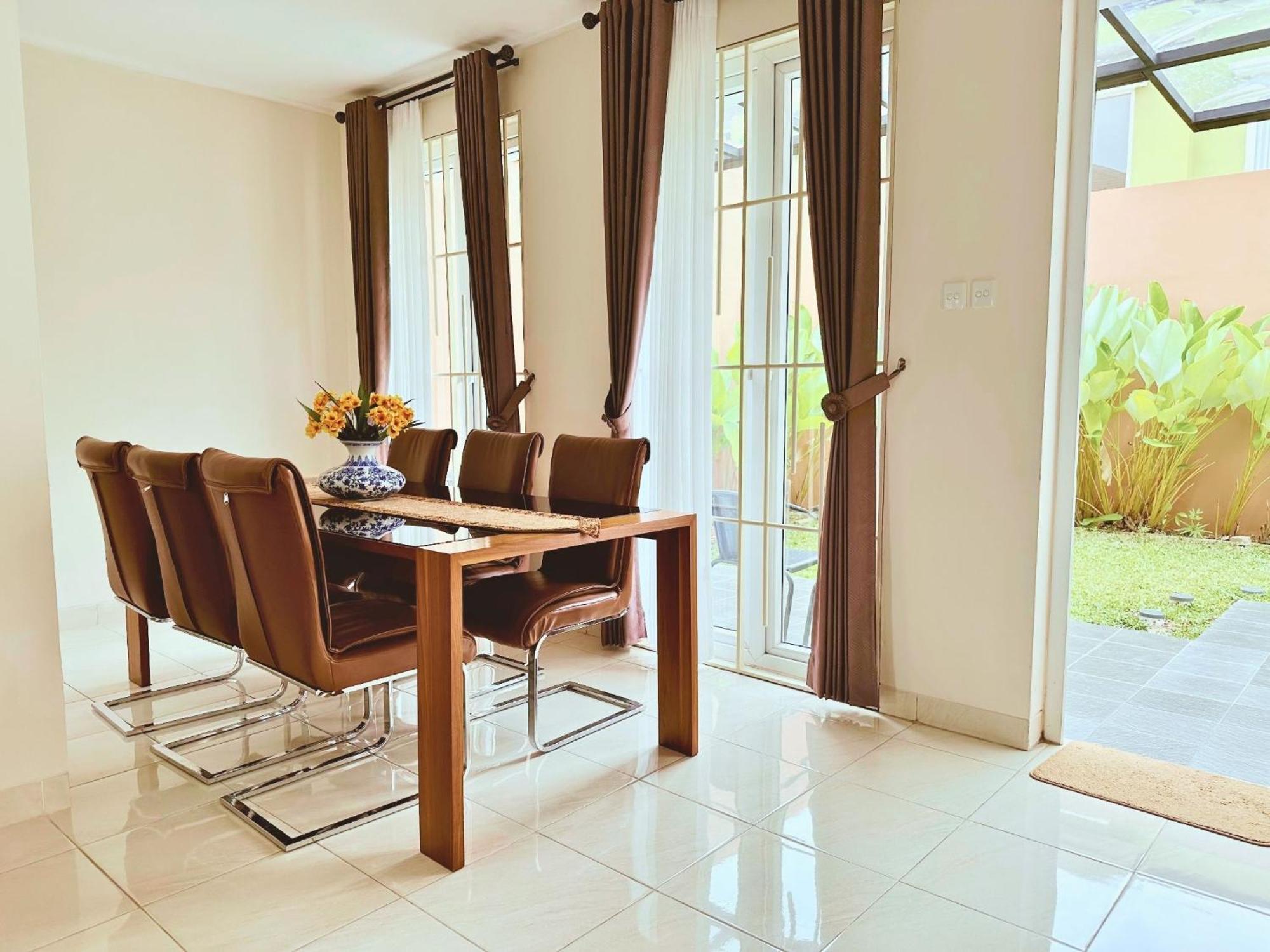 Blessimore Springhill 4Br Palembang Extérieur photo